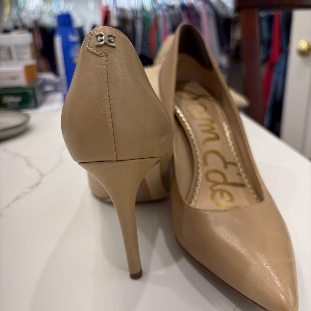 Sam Edelman Beige Pointed Toe Heels - Picture 5 of 9